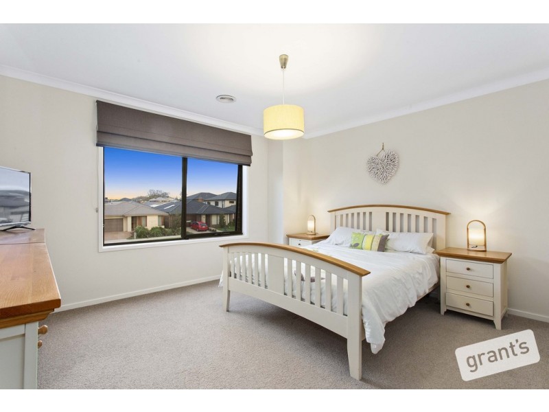 182 Mountainview Boulevard, Cranbourne North VIC 3977