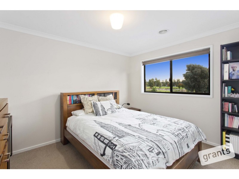 182 Mountainview Boulevard, Cranbourne North VIC 3977