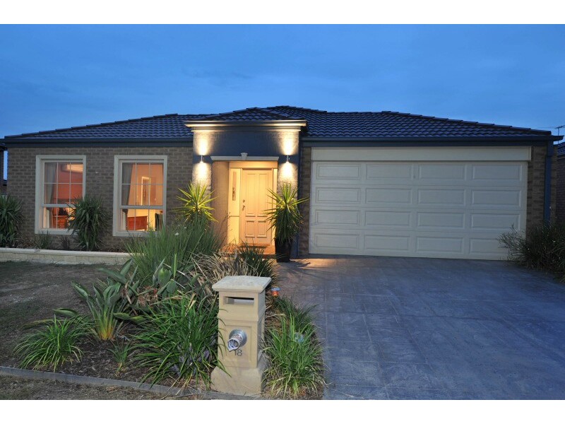 18 Kimberley Downs Court, Narre Warren South VIC 3805