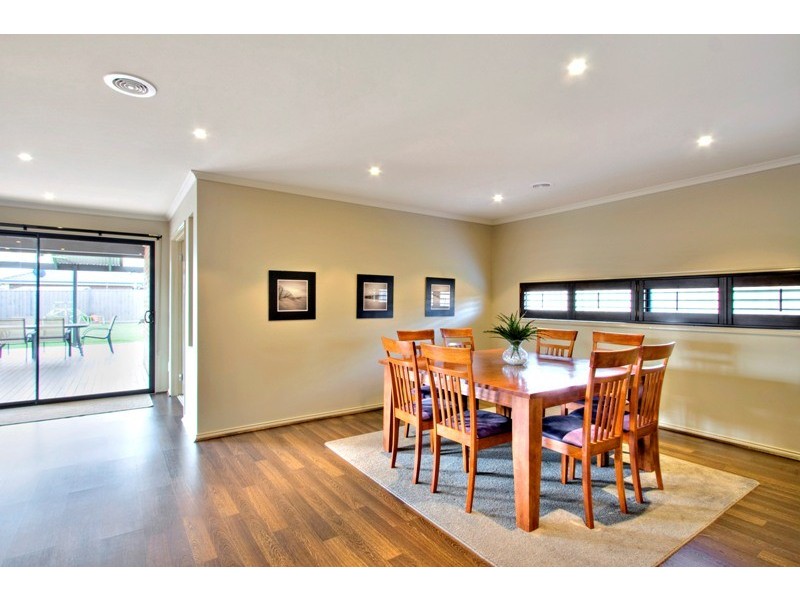 2 Flowerfield Court, Berwick VIC 3806