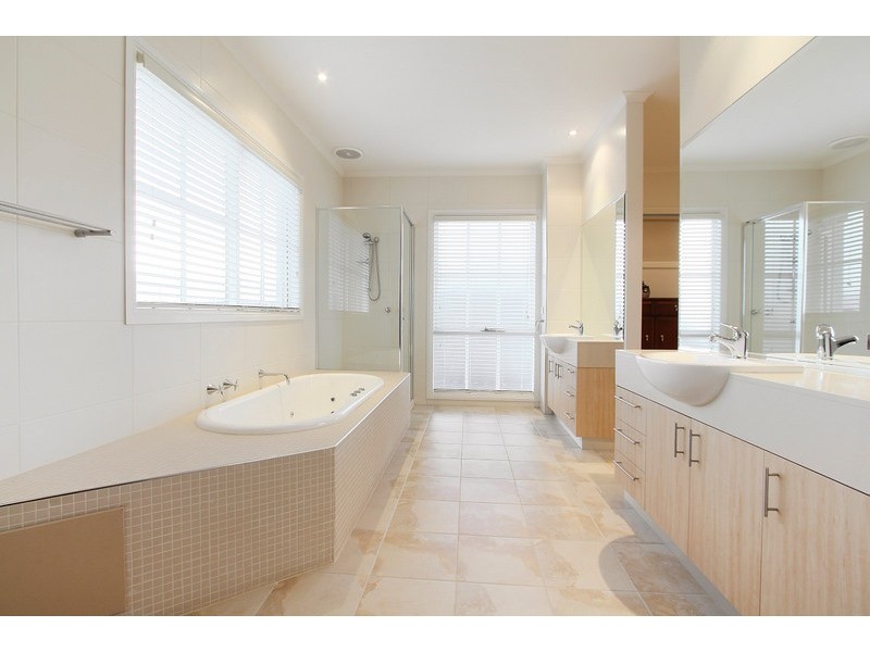 3 The Springs Close, Narre Warren South VIC 3805