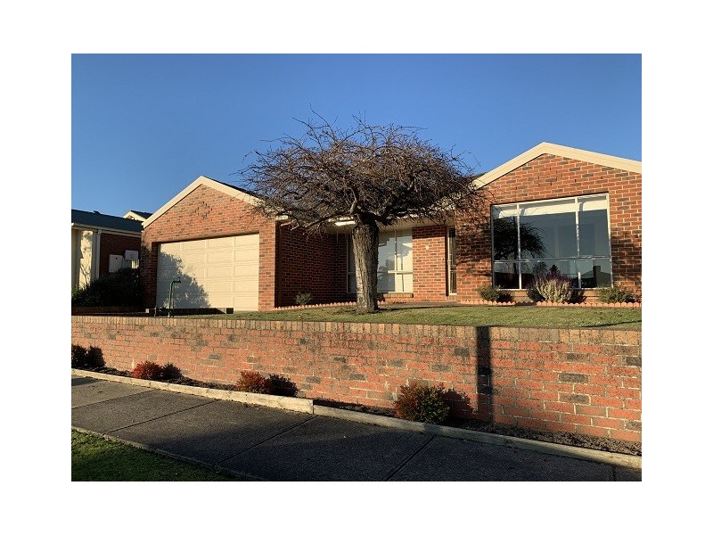 42 Bellevue Drive, Berwick VIC 3806