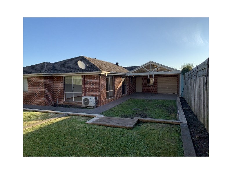42 Bellevue Drive, Berwick VIC 3806