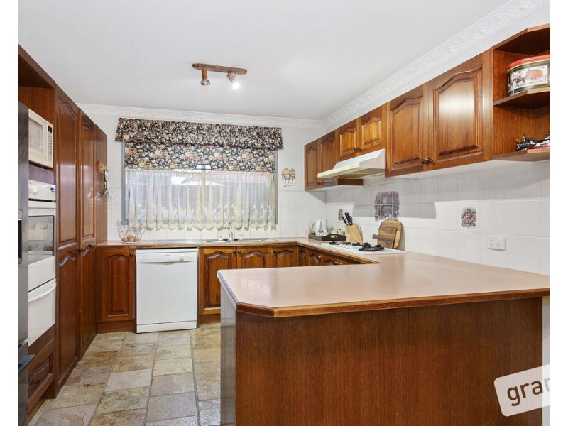 2 Danehill Grove, Berwick VIC 3806