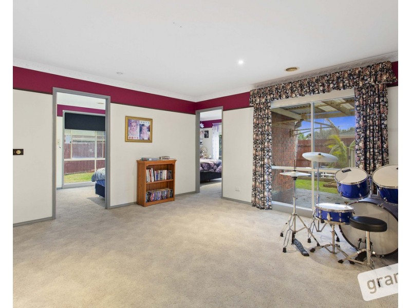 2 Danehill Grove, Berwick VIC 3806