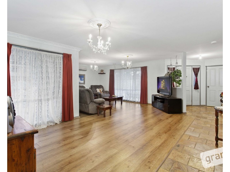 2 Danehill Grove, Berwick VIC 3806