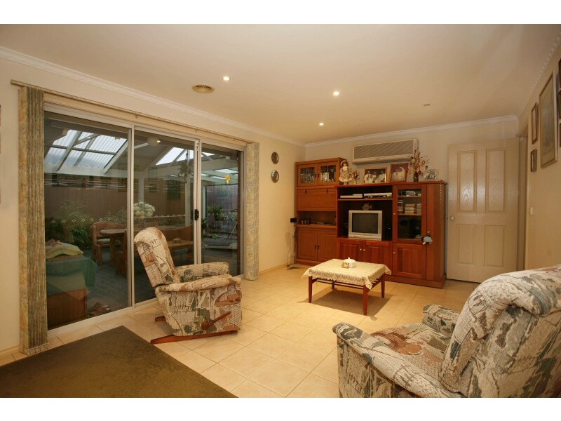 6 Claremont Glen, Berwick VIC 3806