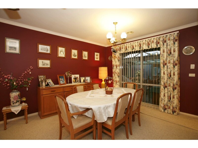6 Claremont Glen, Berwick VIC 3806
