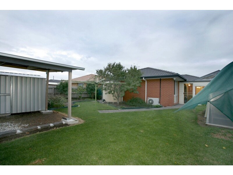 6 Claremont Glen, Berwick VIC 3806
