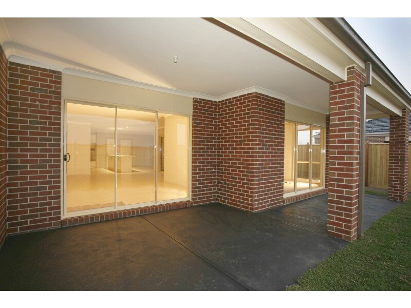 22 Dan Morgan Drive, Clyde VIC 3978