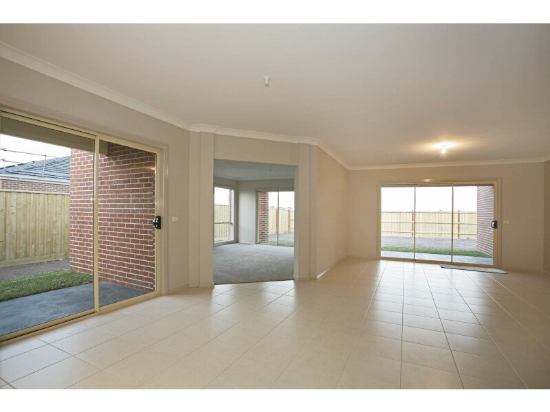 22 Dan Morgan Drive, Clyde VIC 3978