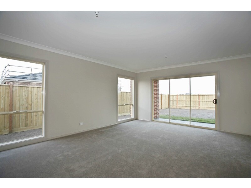22 Dan Morgan Drive, Clyde VIC 3978