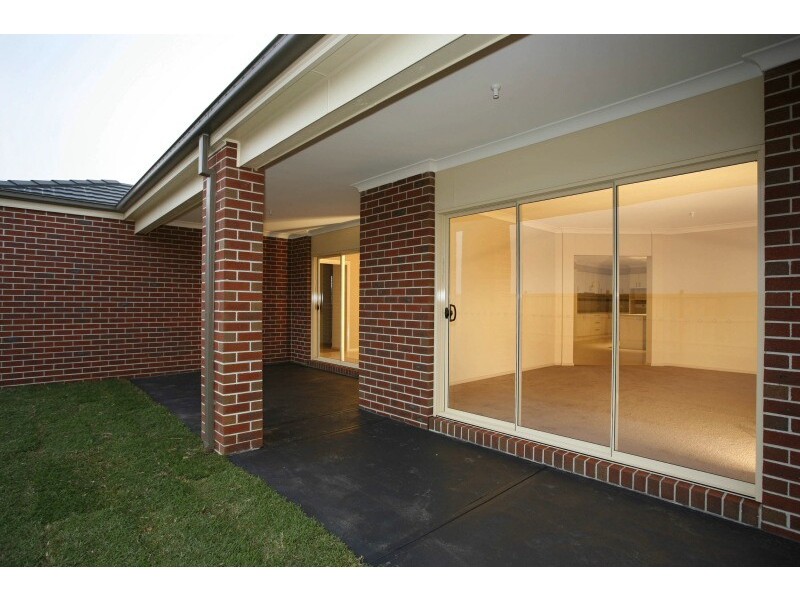 22 Dan Morgan Drive, Clyde VIC 3978
