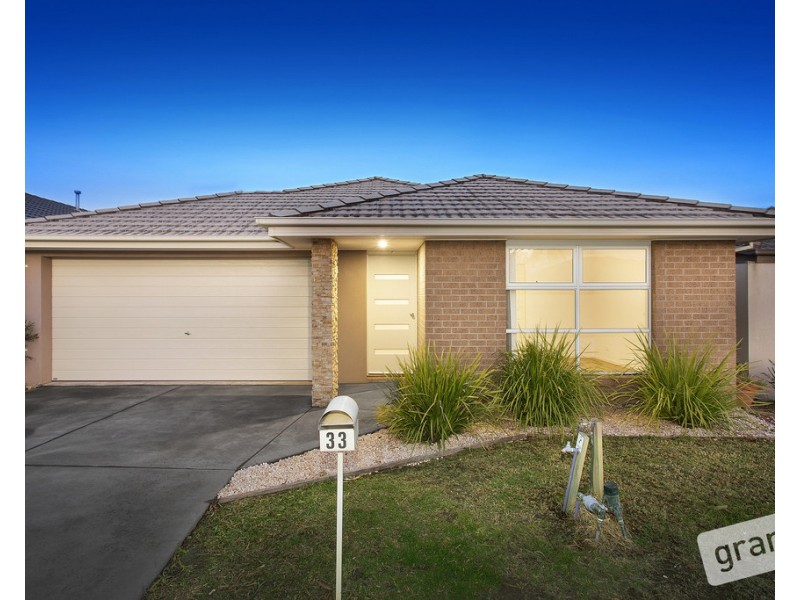 33 Sienna Way, Pakenham VIC 3810