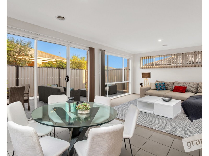 33 Sienna Way, Pakenham VIC 3810