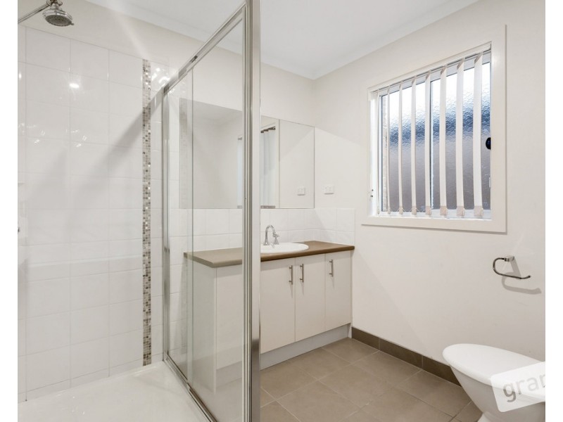 33 Sienna Way, Pakenham VIC 3810