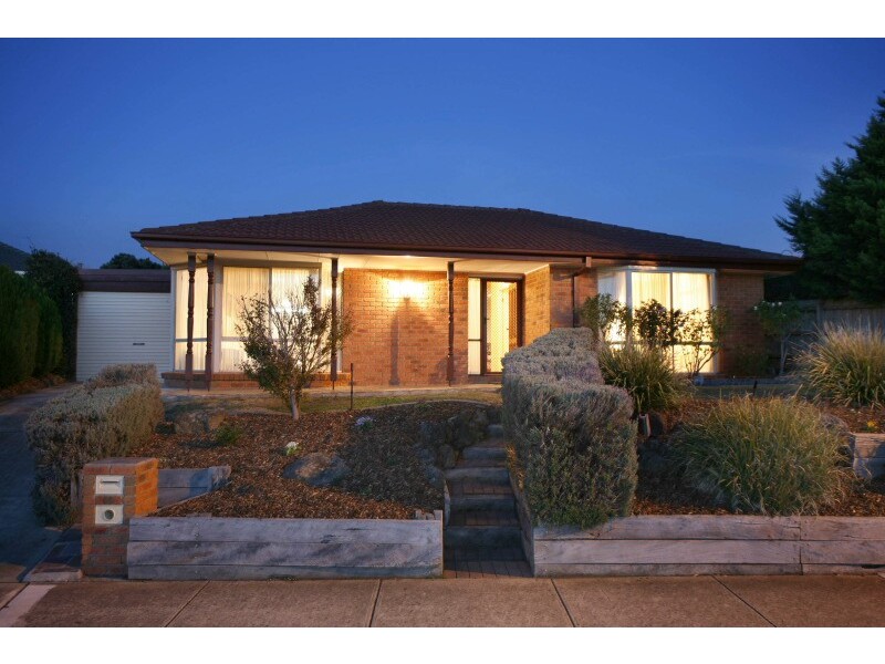 69 Bemersyde Drive, Berwick VIC 3806