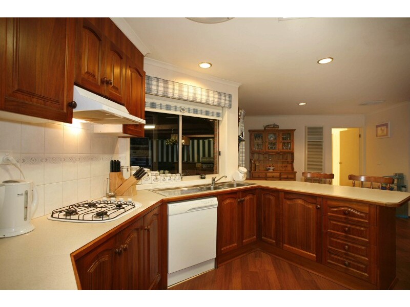 69 Bemersyde Drive, Berwick VIC 3806