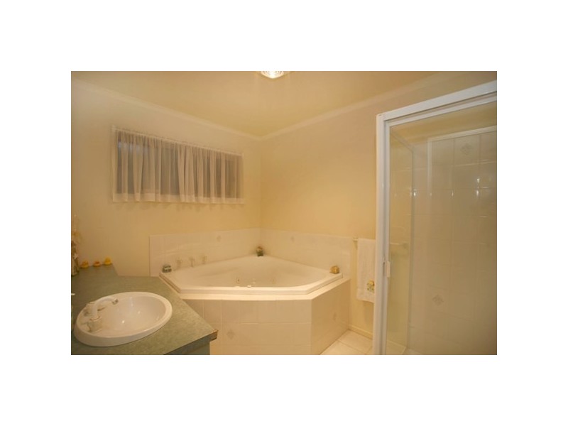 69 Bemersyde Drive, Berwick VIC 3806