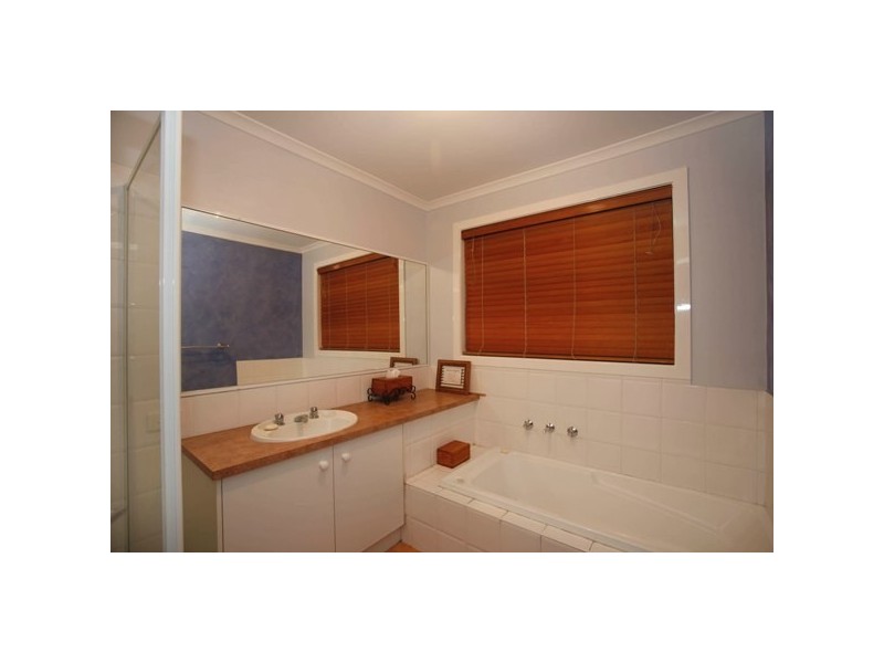 81 Golf Links Road, Berwick VIC 3806