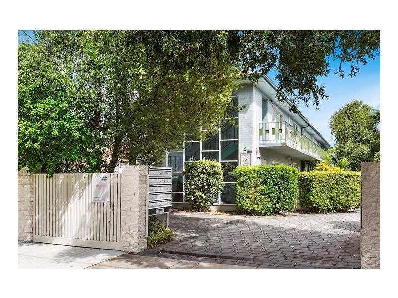 2/2 Maroona Road, Carnegie VIC 3163