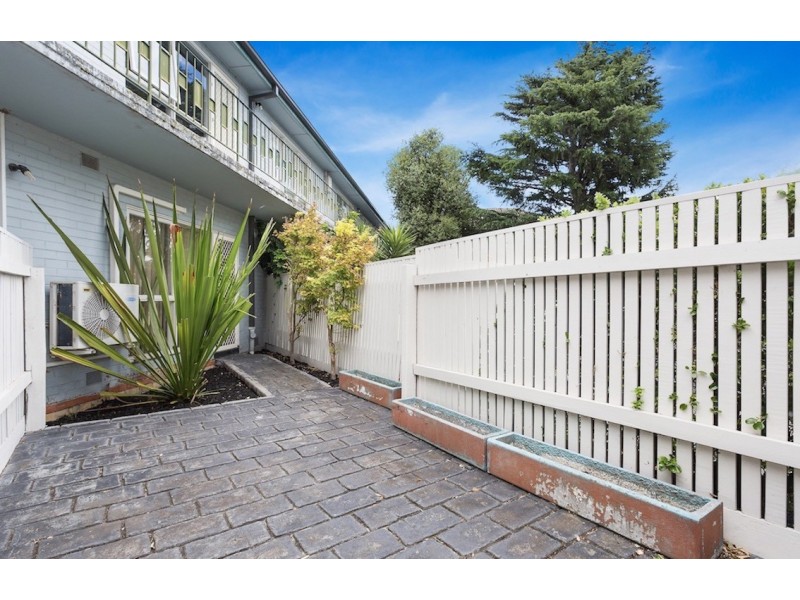 2/2 Maroona Road, Carnegie VIC 3163