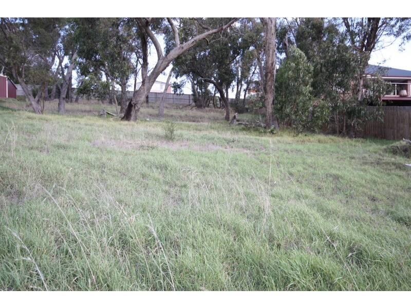 8 Aidens Way, Beaconsfield VIC 3807