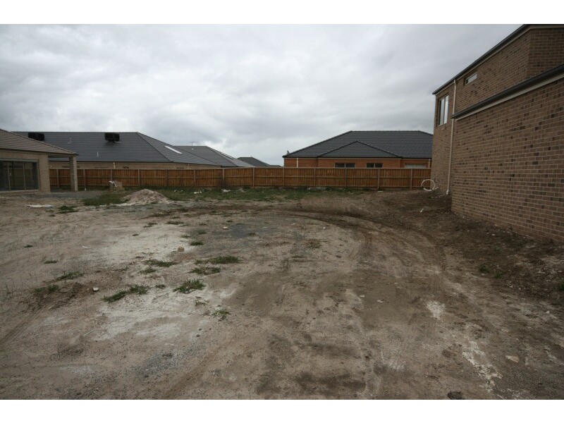 34 Lakeside Drive, Berwick VIC 3806