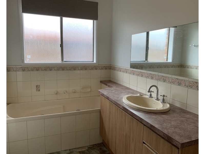 18A Templeton Cres, Pakenham VIC 3810