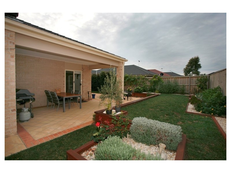 14 Atkinson Drive, Berwick VIC 3806