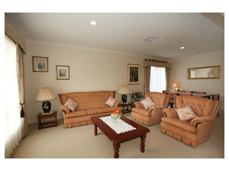 14 Atkinson Drive, Berwick VIC 3806