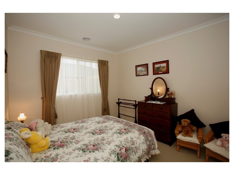 14 Atkinson Drive, Berwick VIC 3806