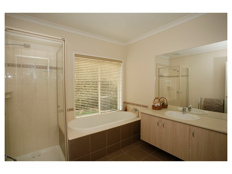 14 Atkinson Drive, Berwick VIC 3806