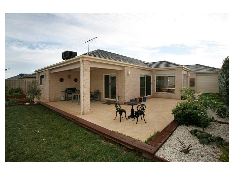 14 Atkinson Drive, Berwick VIC 3806