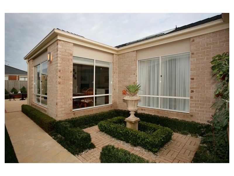 14 Atkinson Drive, Berwick VIC 3806