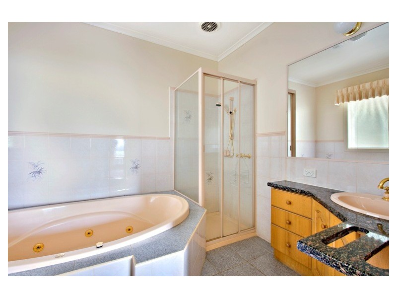 7 Camdon Gardens, Berwick VIC 3806