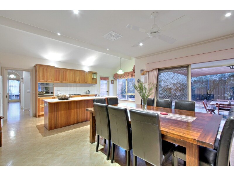 6 Abbey Dale Court, Berwick VIC 3806