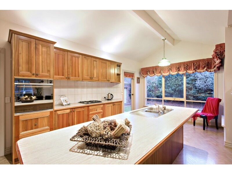 6 Abbey Dale Court, Berwick VIC 3806