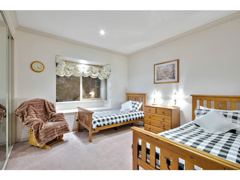 6 Abbey Dale Court, Berwick VIC 3806