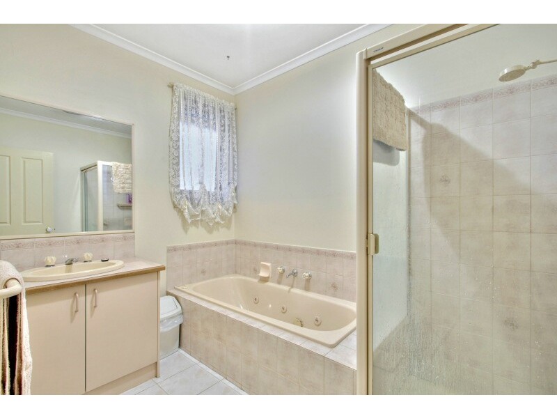 13 Ryelands Drive, Narre Warren VIC 3805