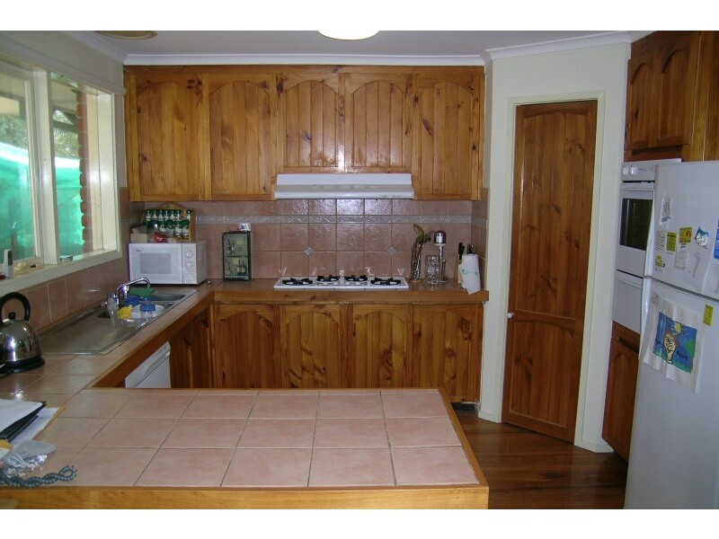 14 St Boswells Avenue, Berwick VIC 3806