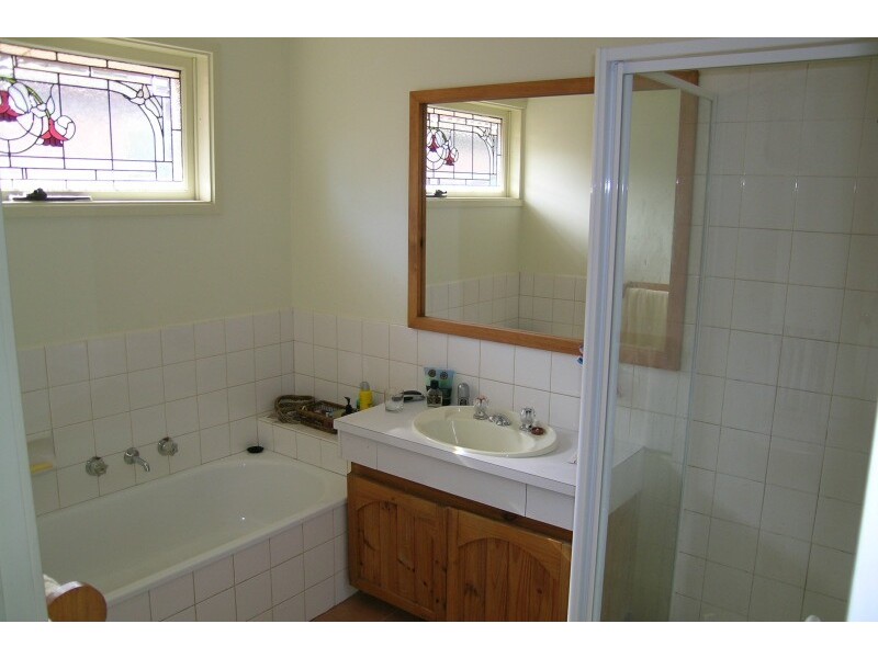 14 St Boswells Avenue, Berwick VIC 3806