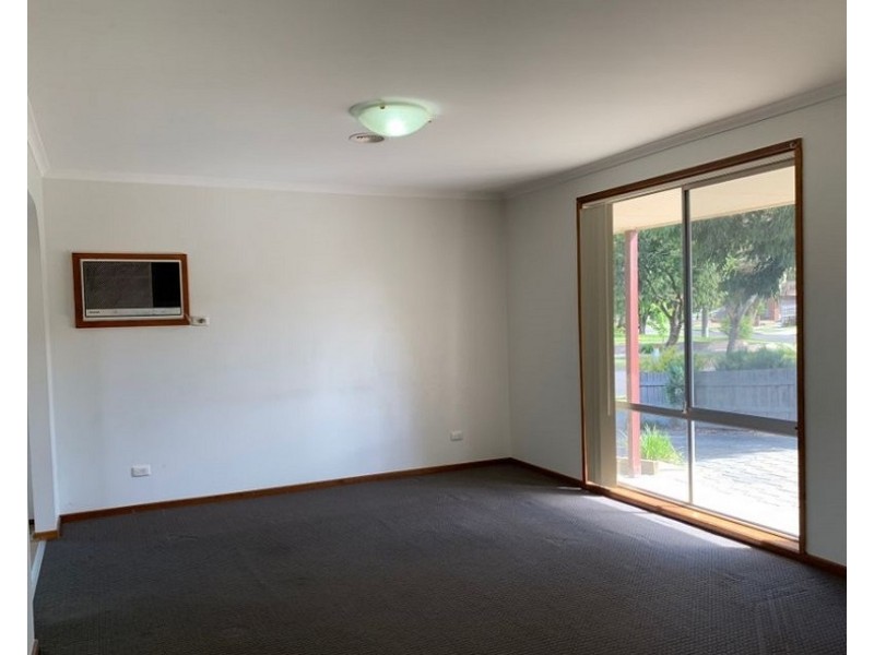 6 Hedley Place, Hampton Park VIC 3976