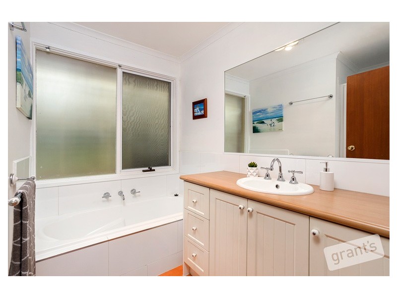 6 Gifford Close, Berwick VIC 3806