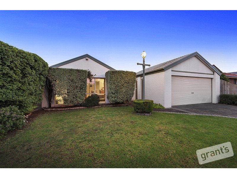 33 County Drive, Berwick VIC 3806