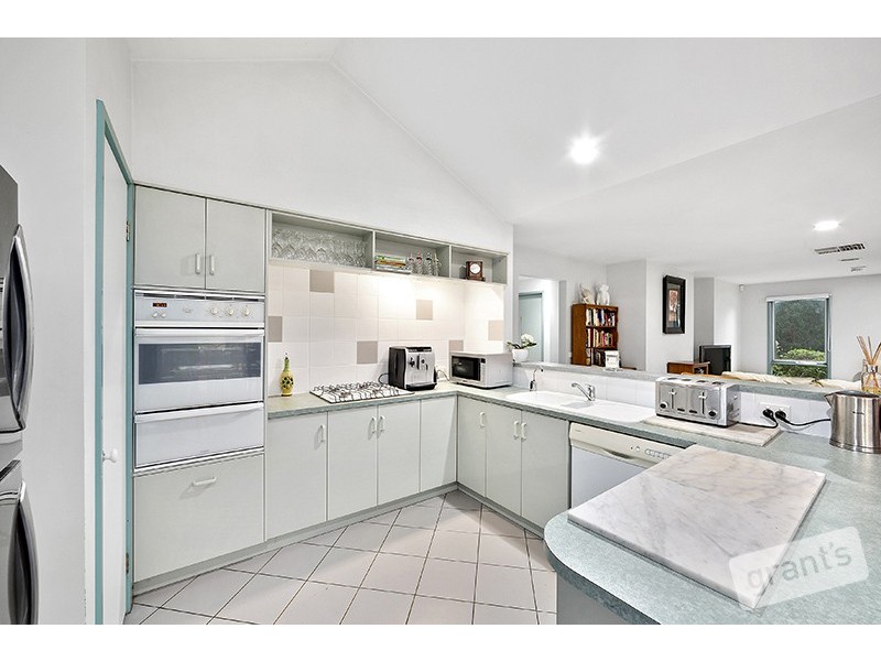 33 County Drive, Berwick VIC 3806