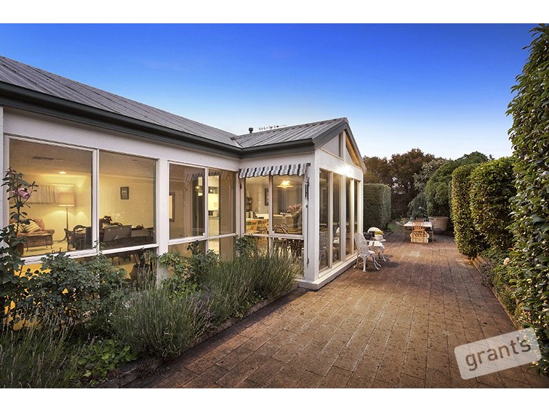 33 County Drive, Berwick VIC 3806