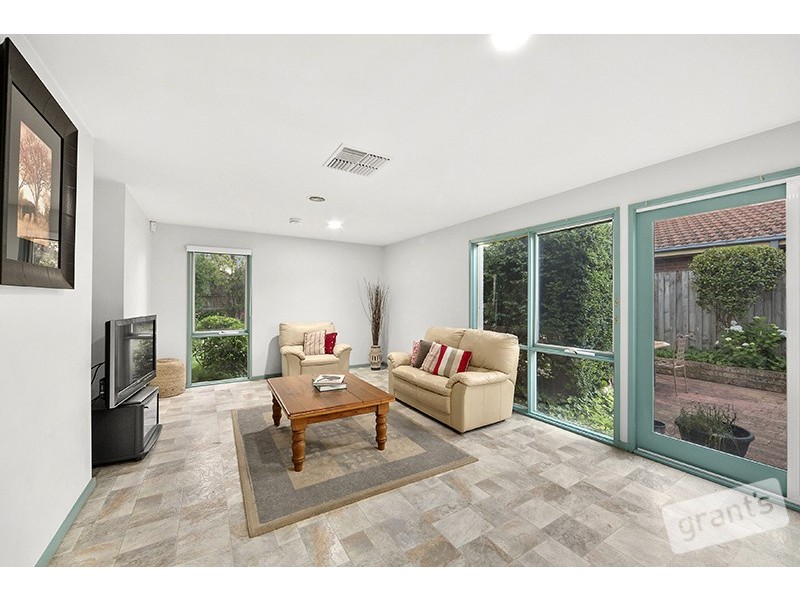 33 County Drive, Berwick VIC 3806