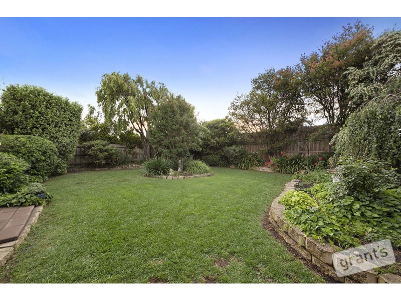 33 County Drive, Berwick VIC 3806