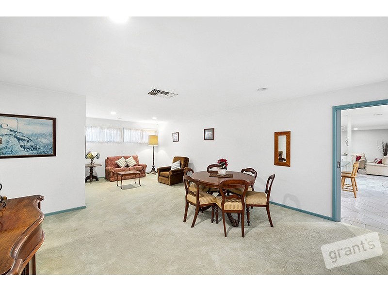 33 County Drive, Berwick VIC 3806